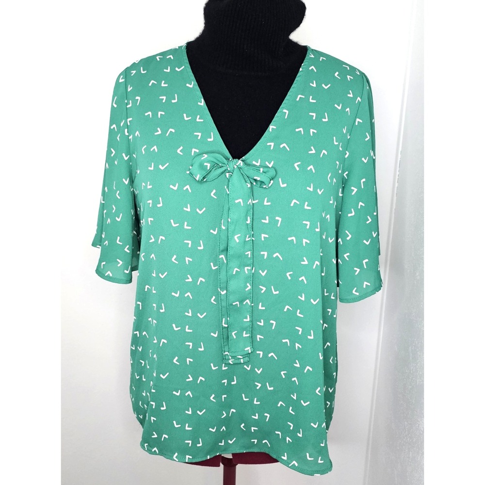 NWT Green White Abstract Print V Neck Blouse Medium 3/4 Sleeve